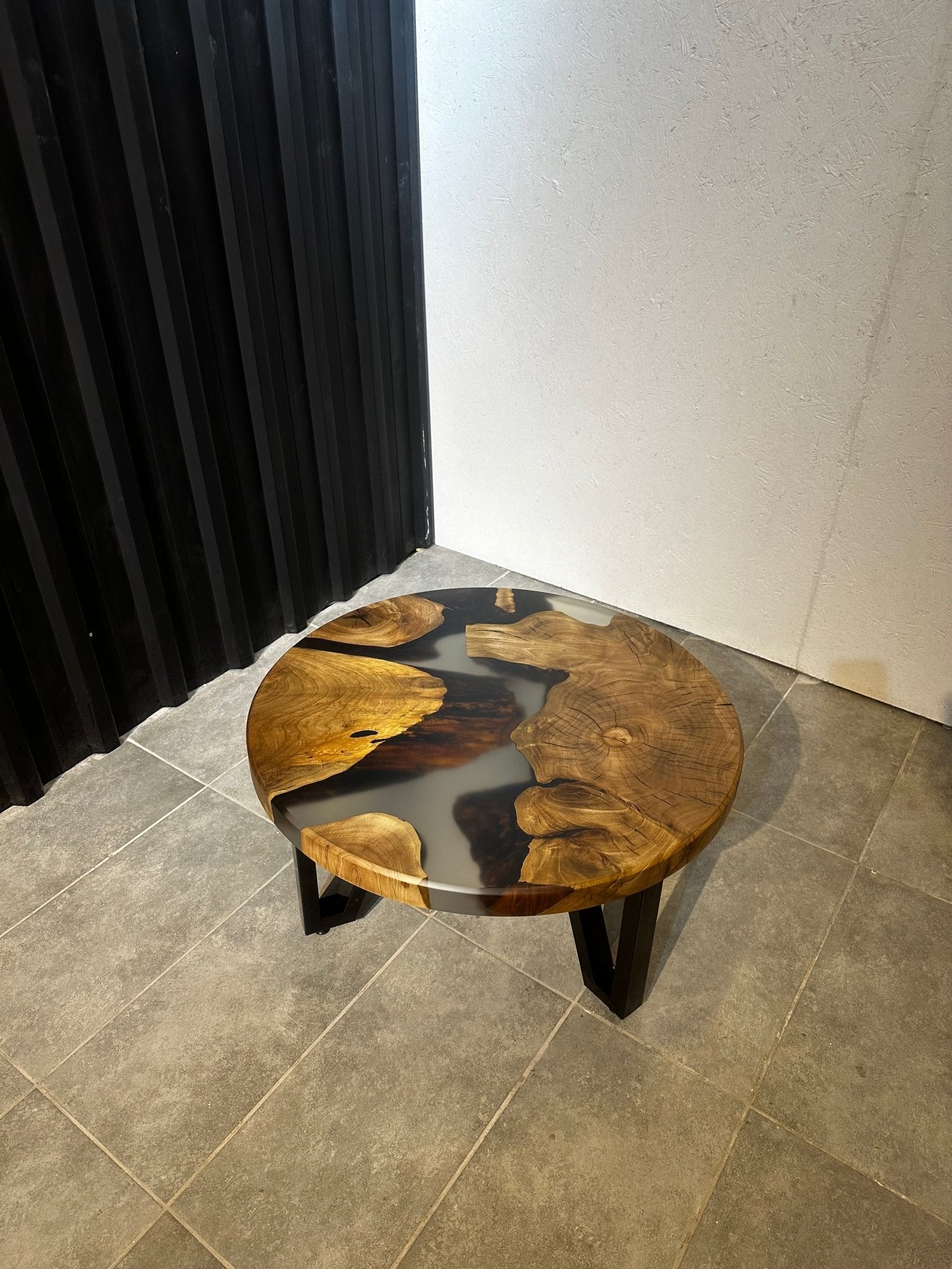 Coffee table plate Epoxy resin walnut around - 80 cm