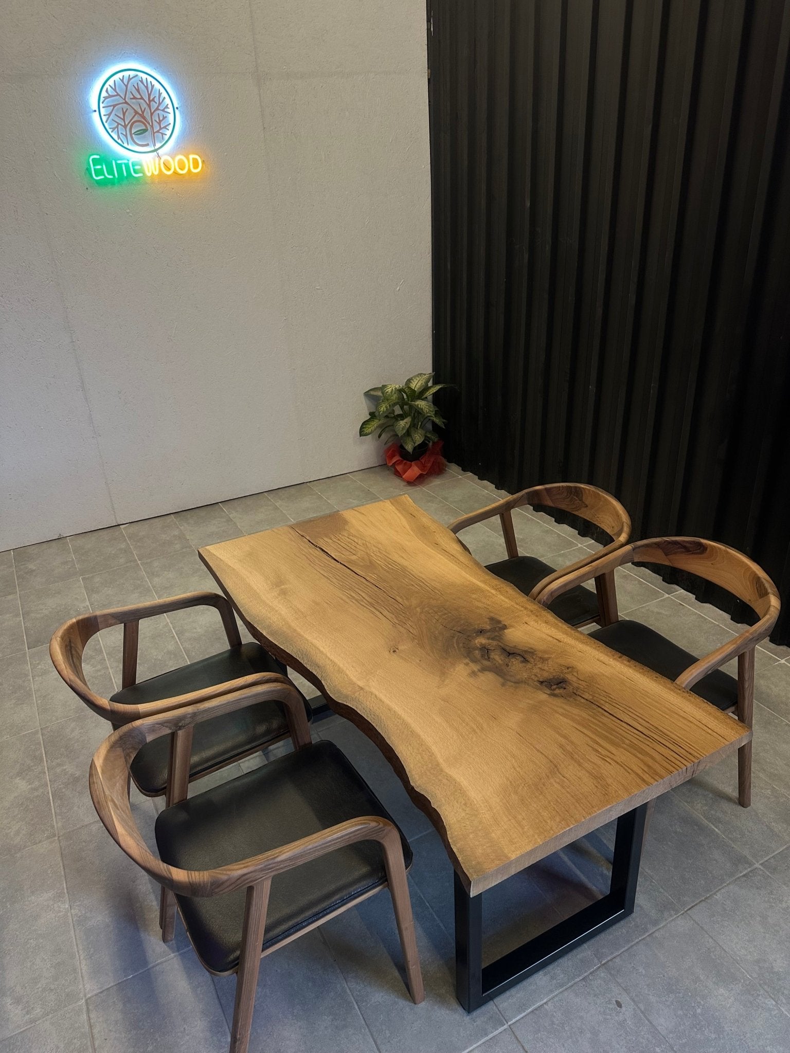 Dining table oak - solid wood table with a natural tree edge