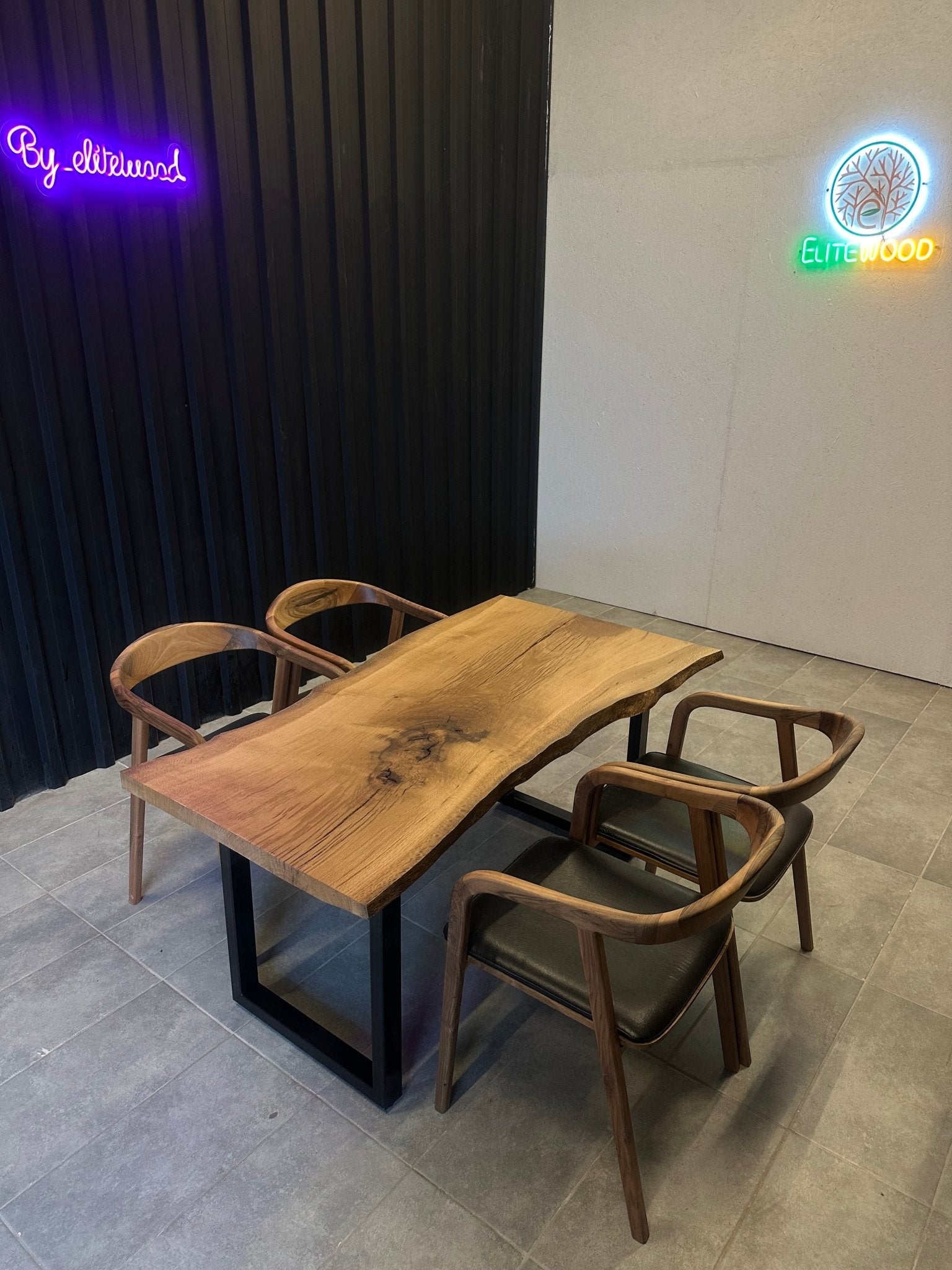 Dining table oak - solid wood table with a natural tree edge