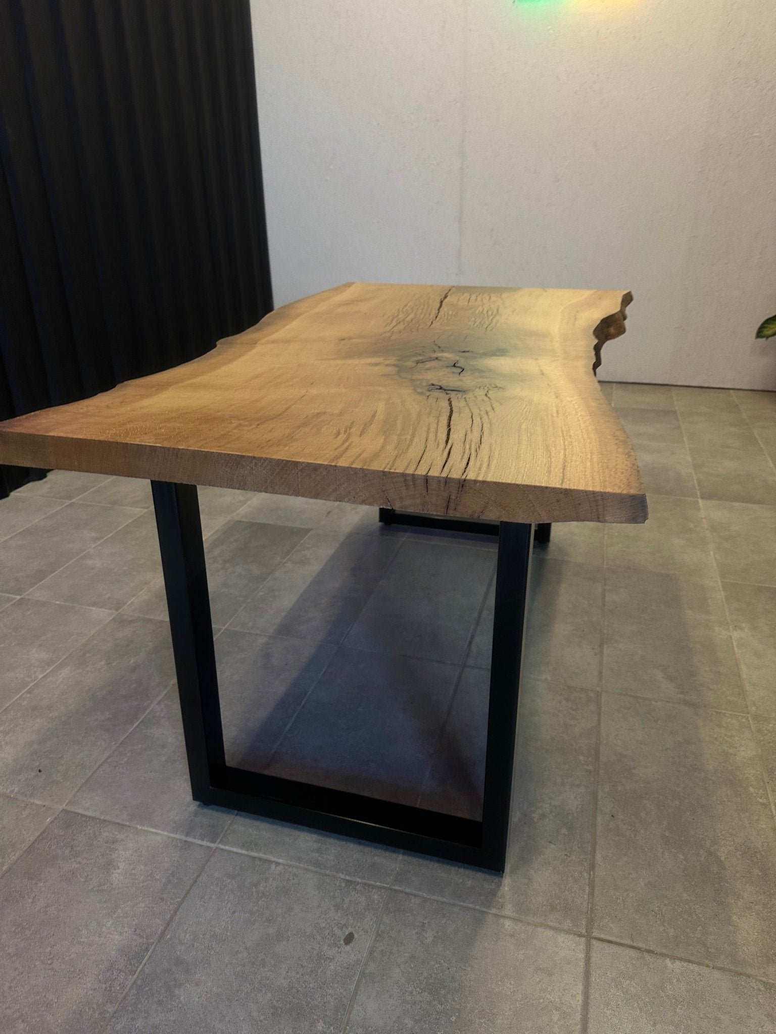 Dining table oak - solid wood table with a natural tree edge