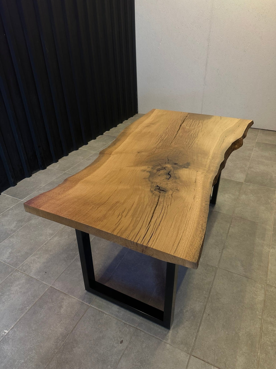 Dining table oak - solid wood table with a natural tree edge