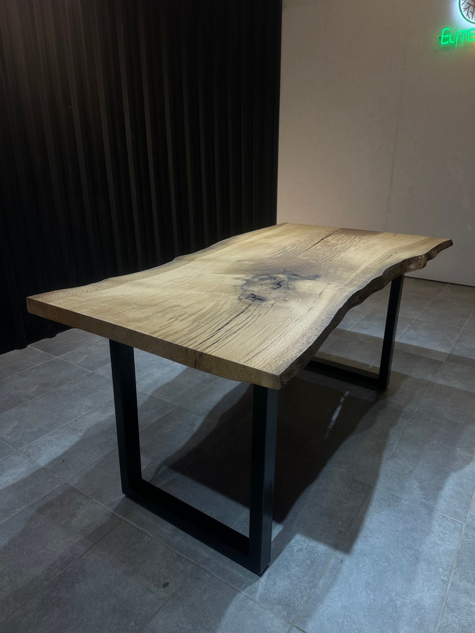Dining table oak - solid wood table with a natural tree edge