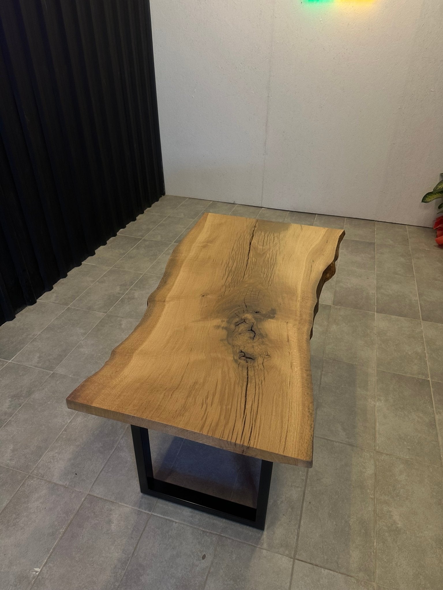 Dining table oak - solid wood table with a natural tree edge