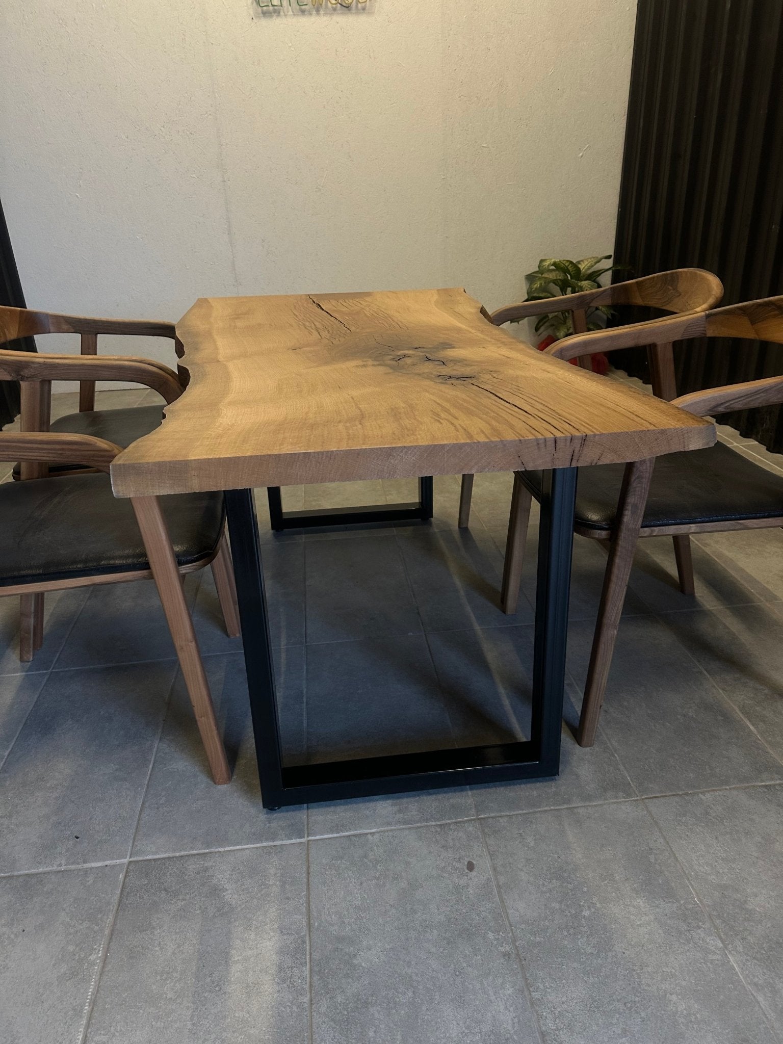 Dining table oak - solid wood table with a natural tree edge