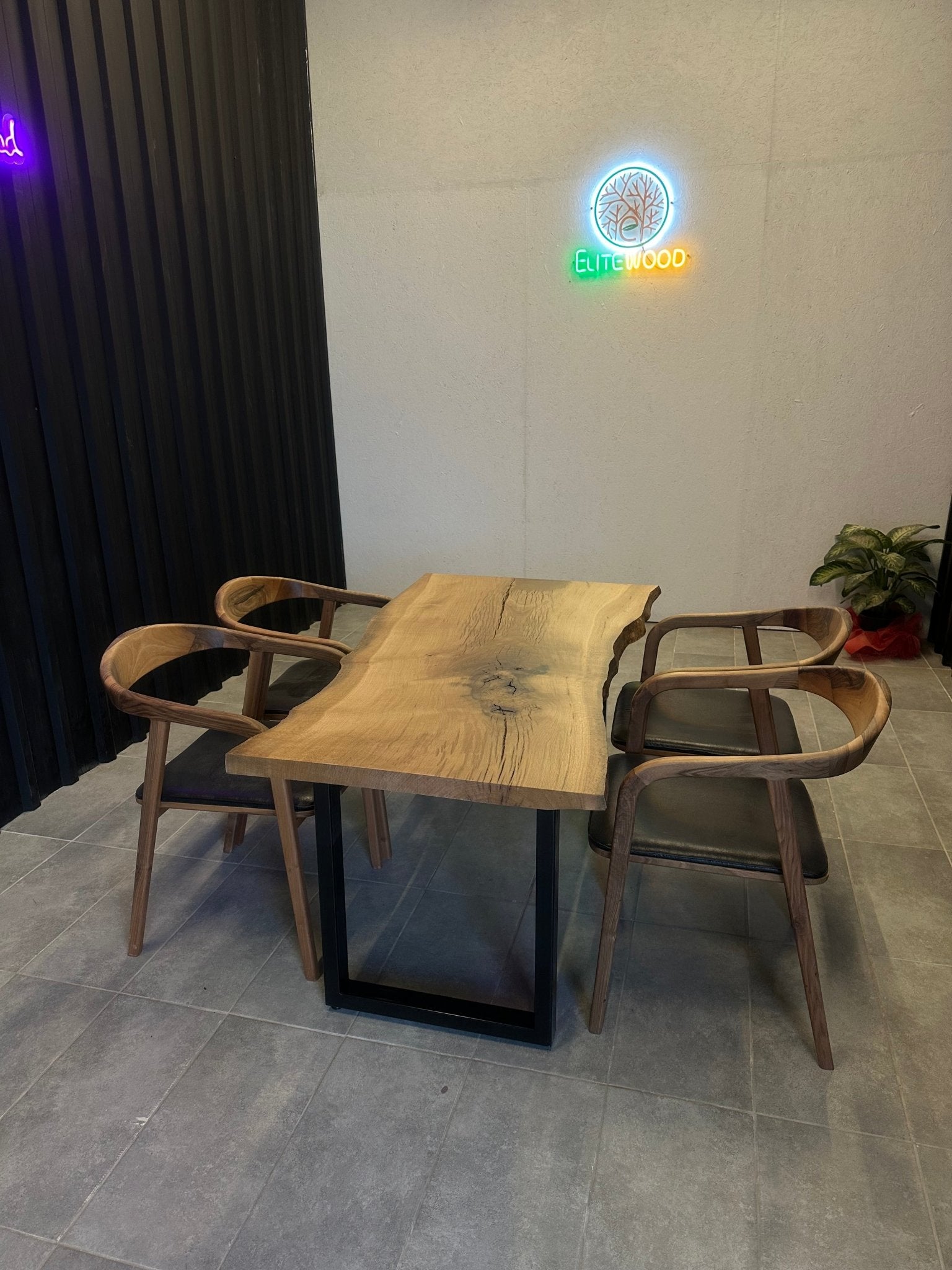 Dining table oak - solid wood table with a natural tree edge