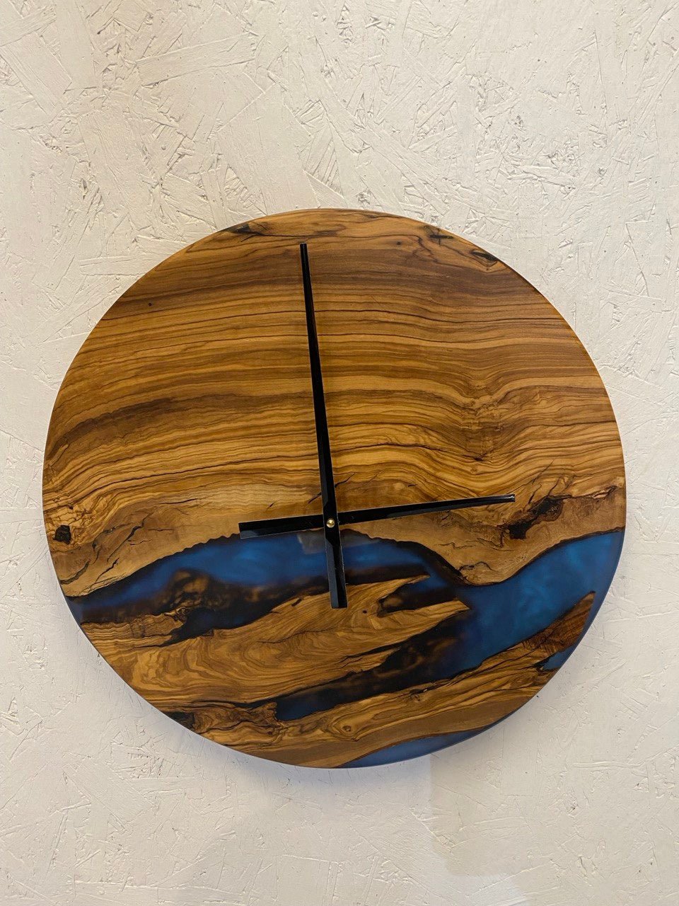 Epoxy clock black and blue resin - live edge