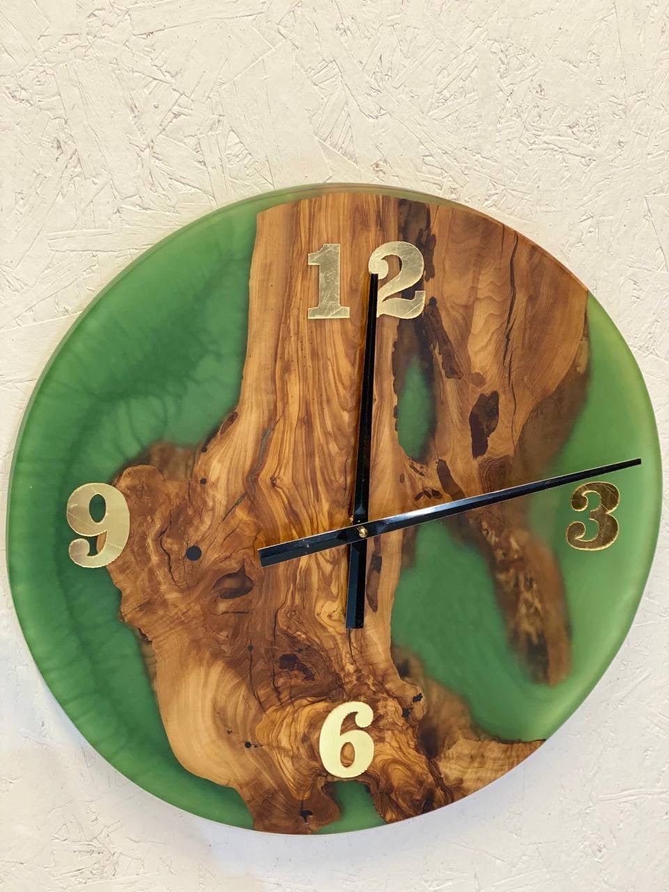 Epoxy Clock Green Resin - Round Modern Wall Design Made of Resin & Wood