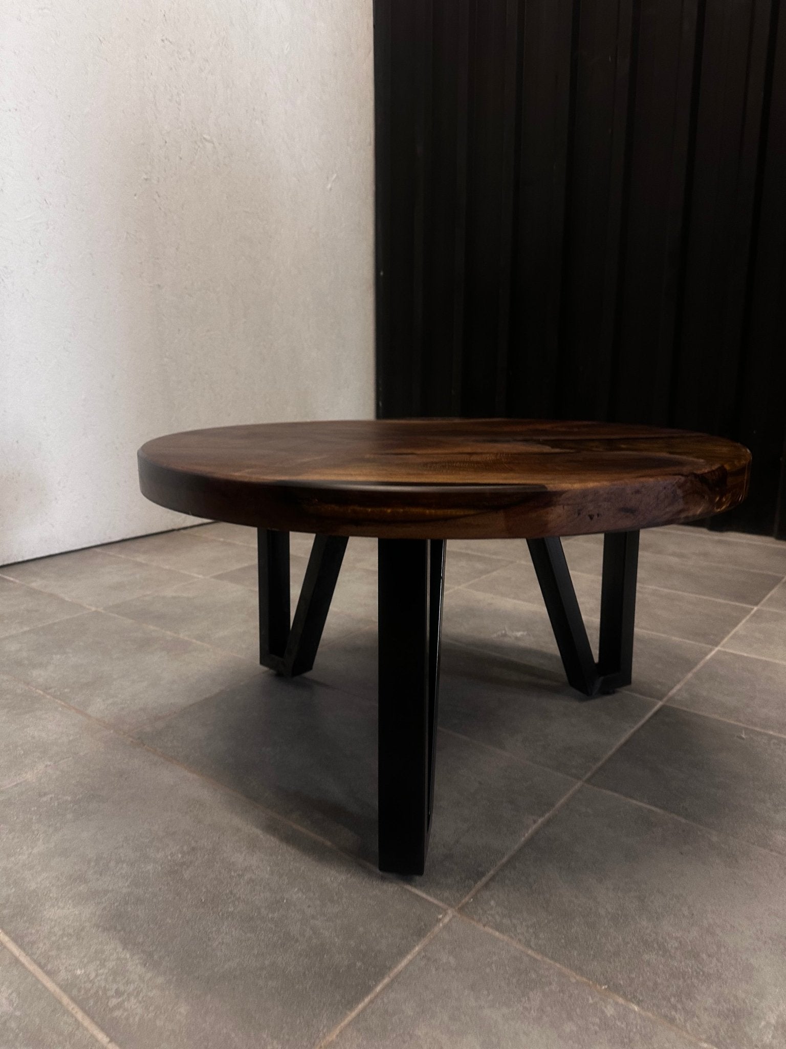 Epoxy Resin Coffee Table Walnut – Modern Design & Unique Style