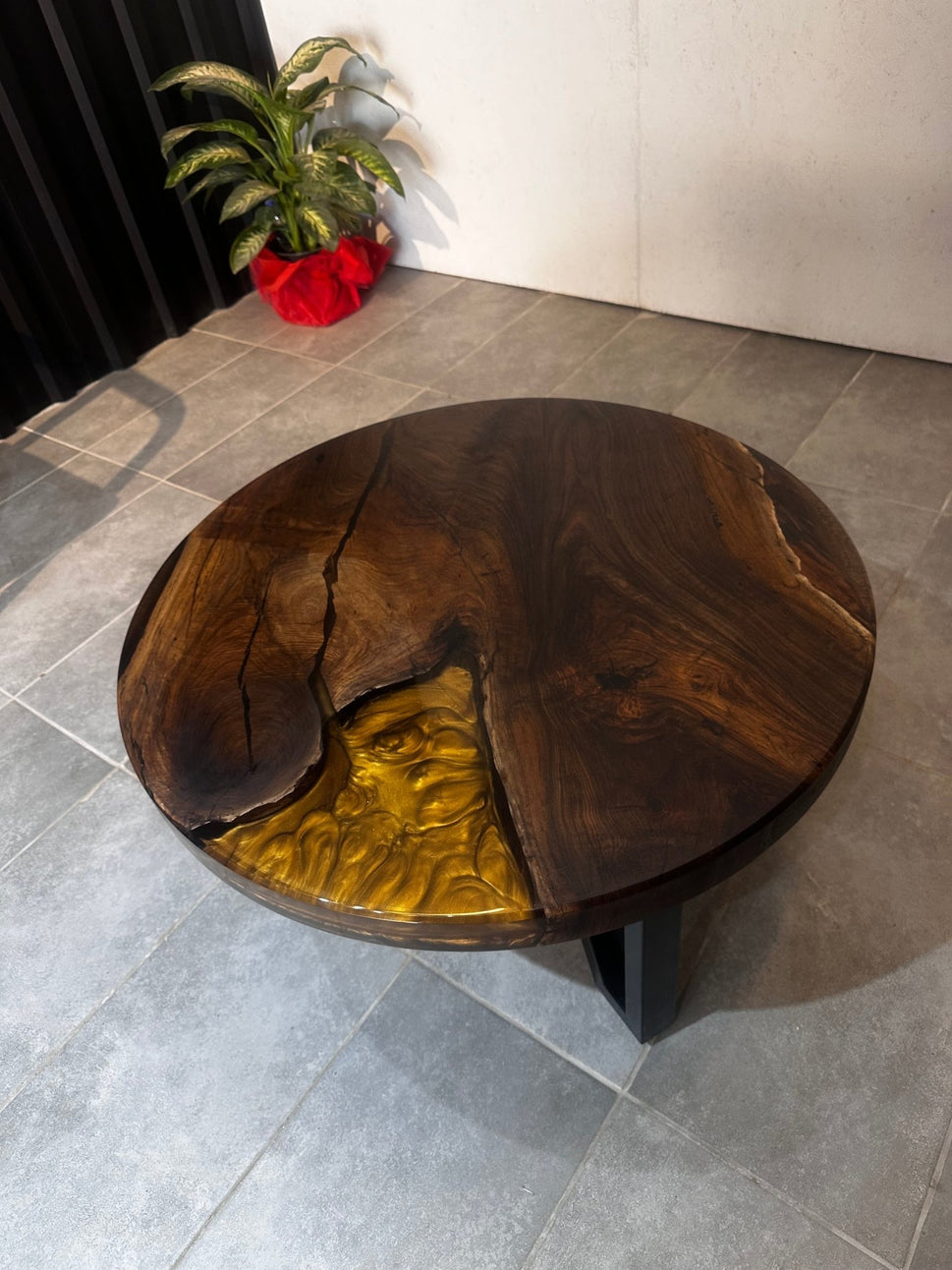 Epoxy Resin Coffee Table Walnut – Modern Design & Unique Style