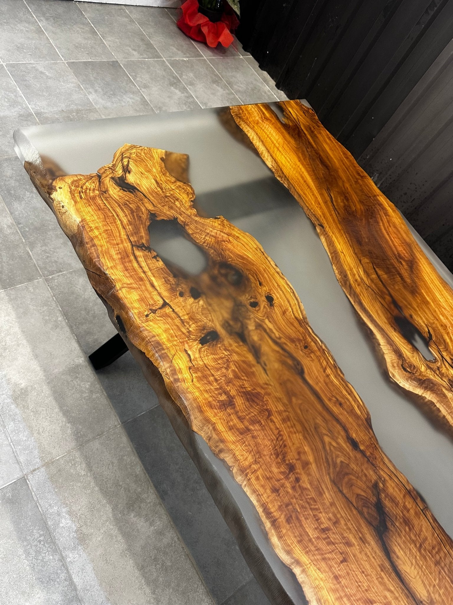 Epoxy resin dining table Olive 180x90 - River Table with a metal frame