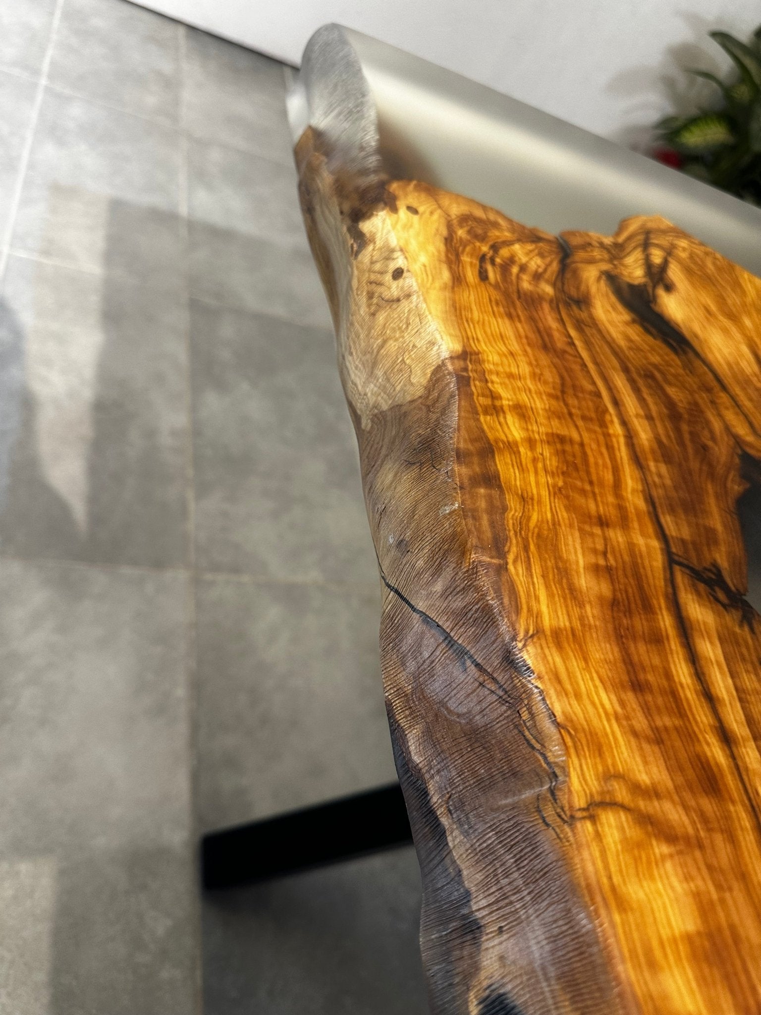 Epoxy resin dining table Olive 180x90 - River Table with a metal frame
