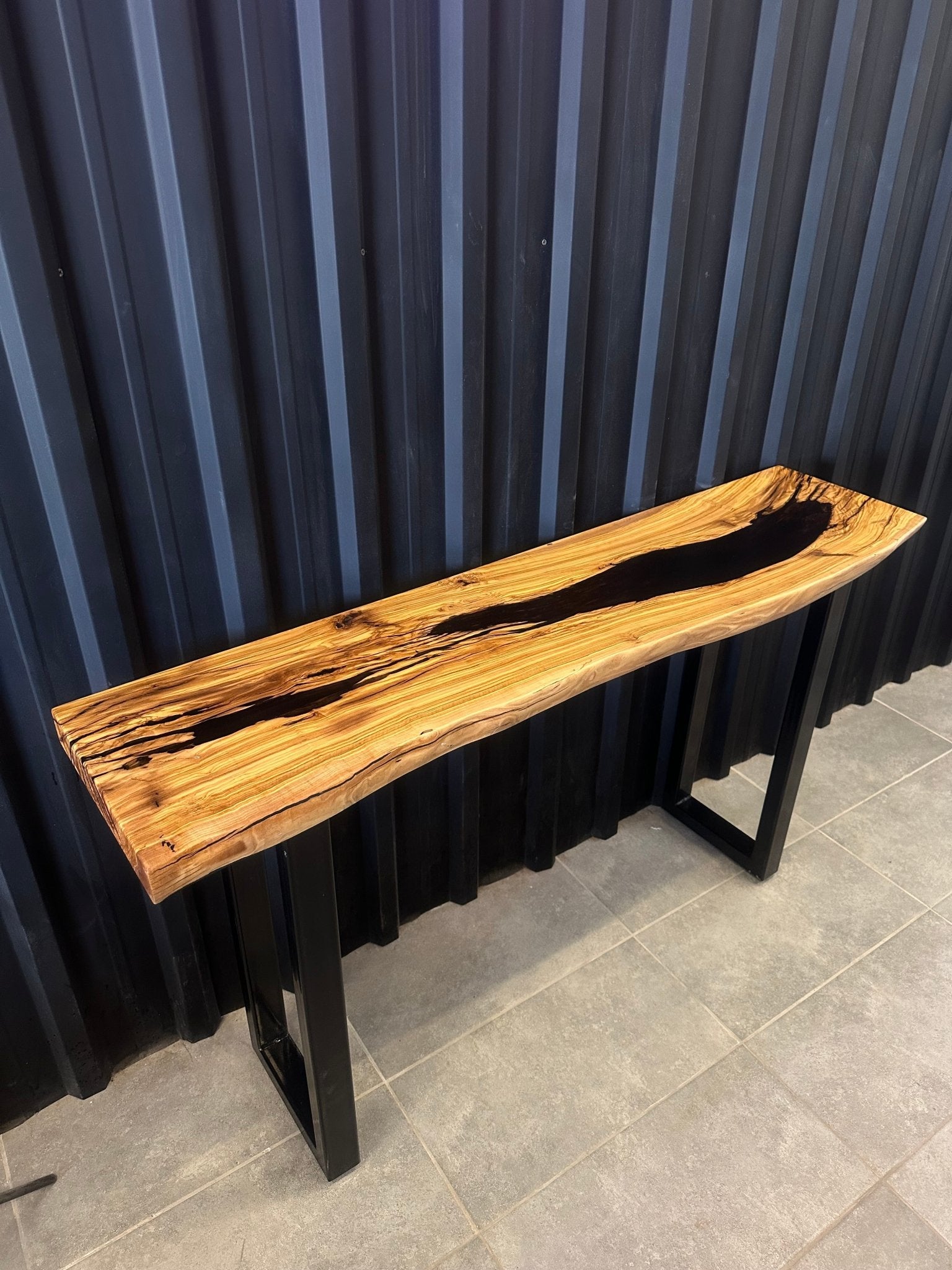 Live edge console table - black & natural edge - 120 × 30cm