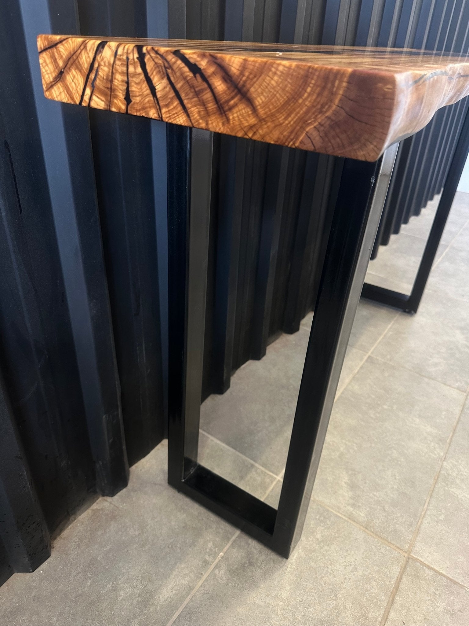 Live edge console table - black & natural edge - 120 × 30cm