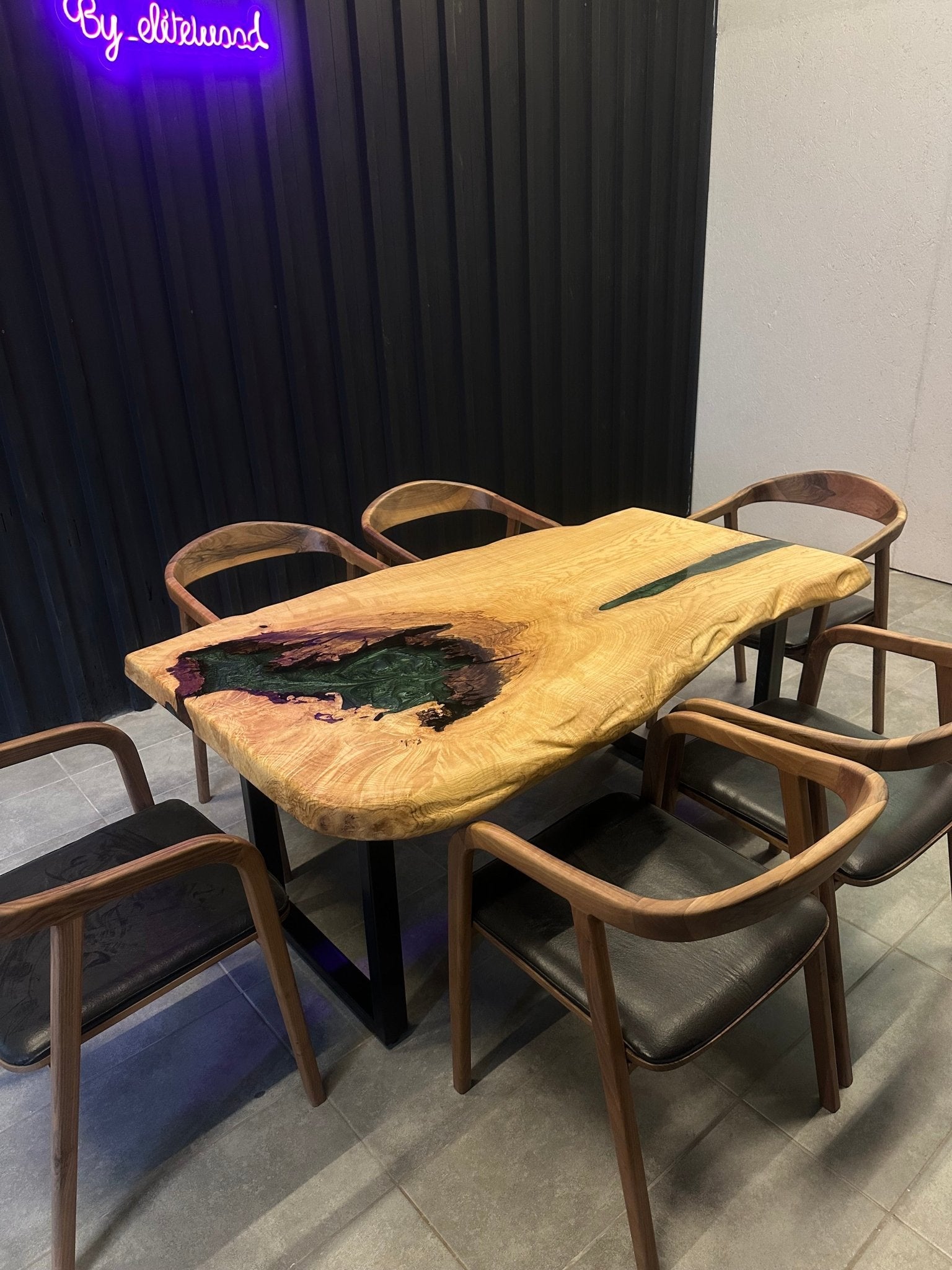 live edge dining table – epoxy resin – ash 160x90 – tree edge with epoxy