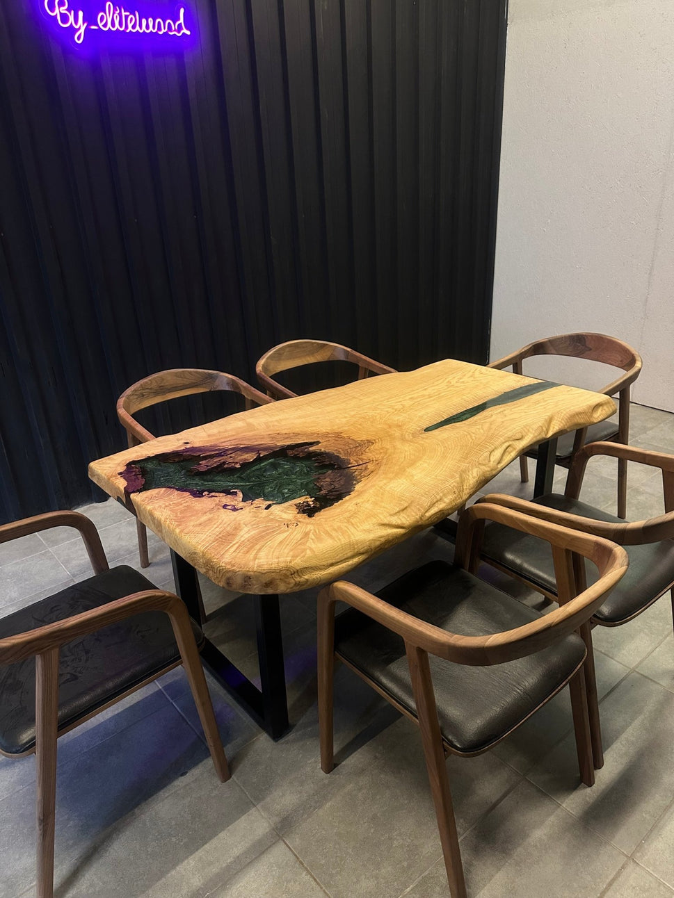 live edge dining table – epoxy resin – ash 160x90 – tree edge with epoxy