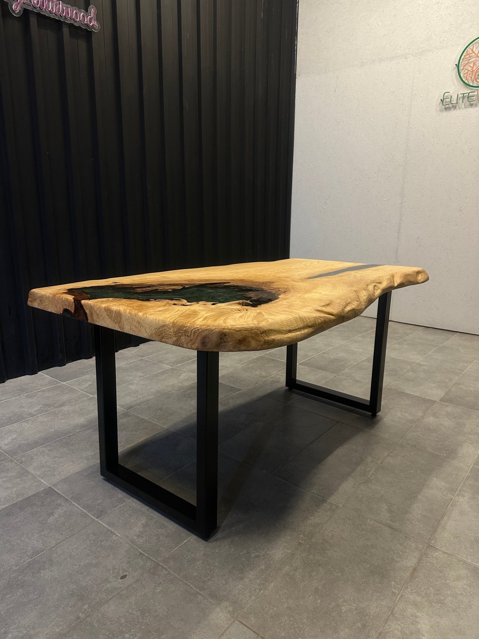 live edge dining table – epoxy resin – ash 160x90 – tree edge with epoxy
