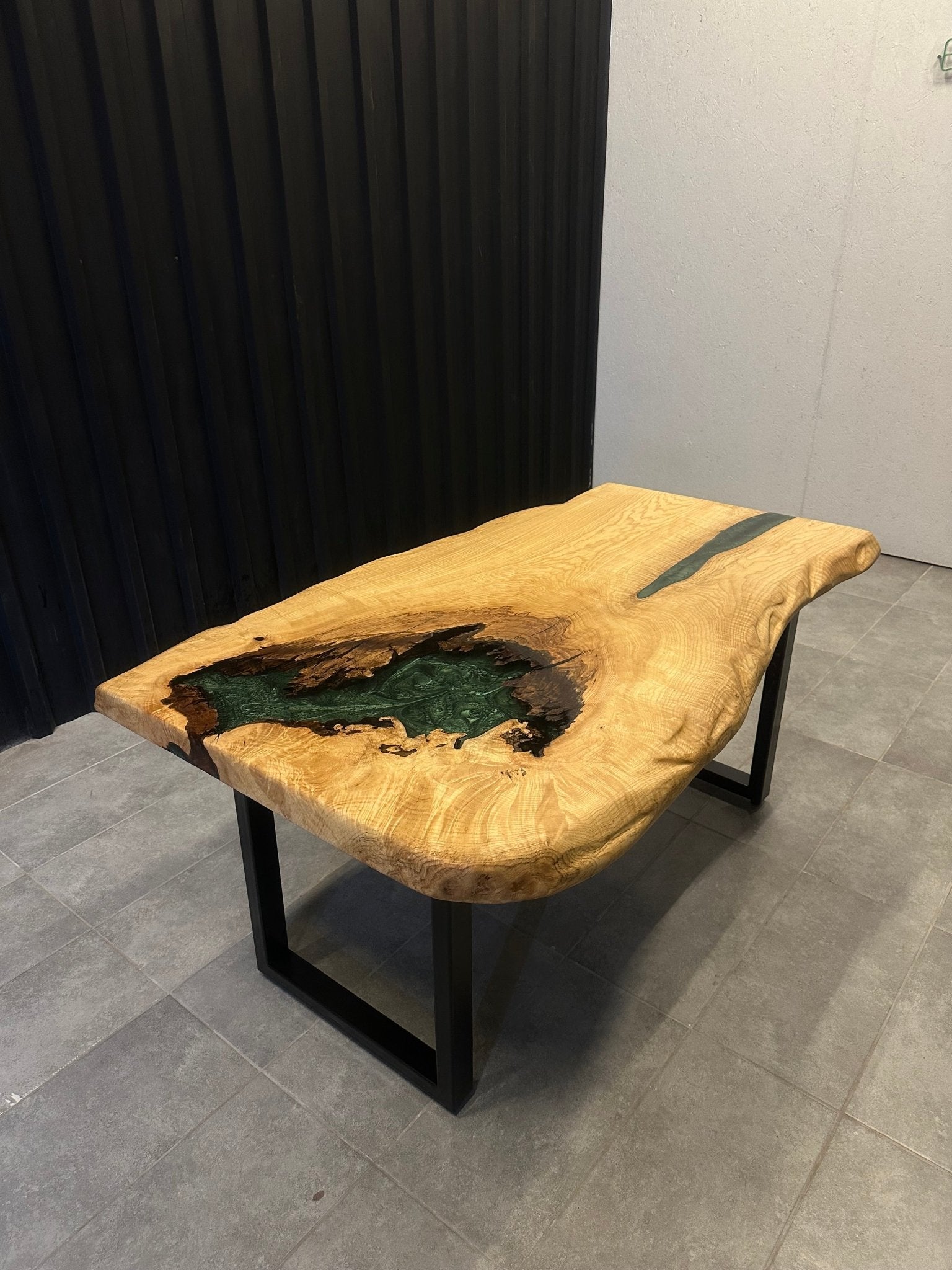 live edge dining table – epoxy resin – ash 160x90 – tree edge with epoxy