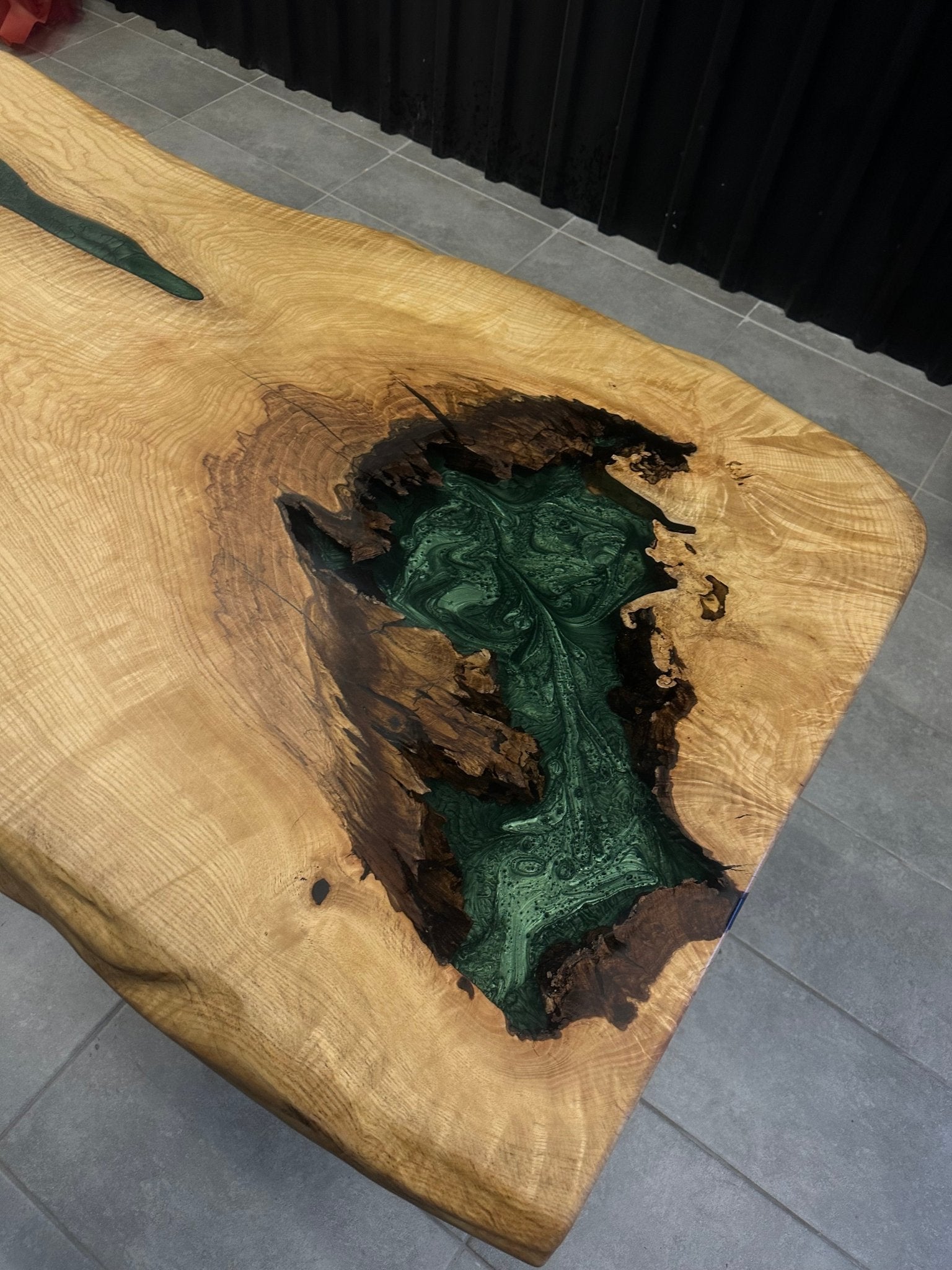 live edge dining table – epoxy resin – ash 160x90 – tree edge with epoxy