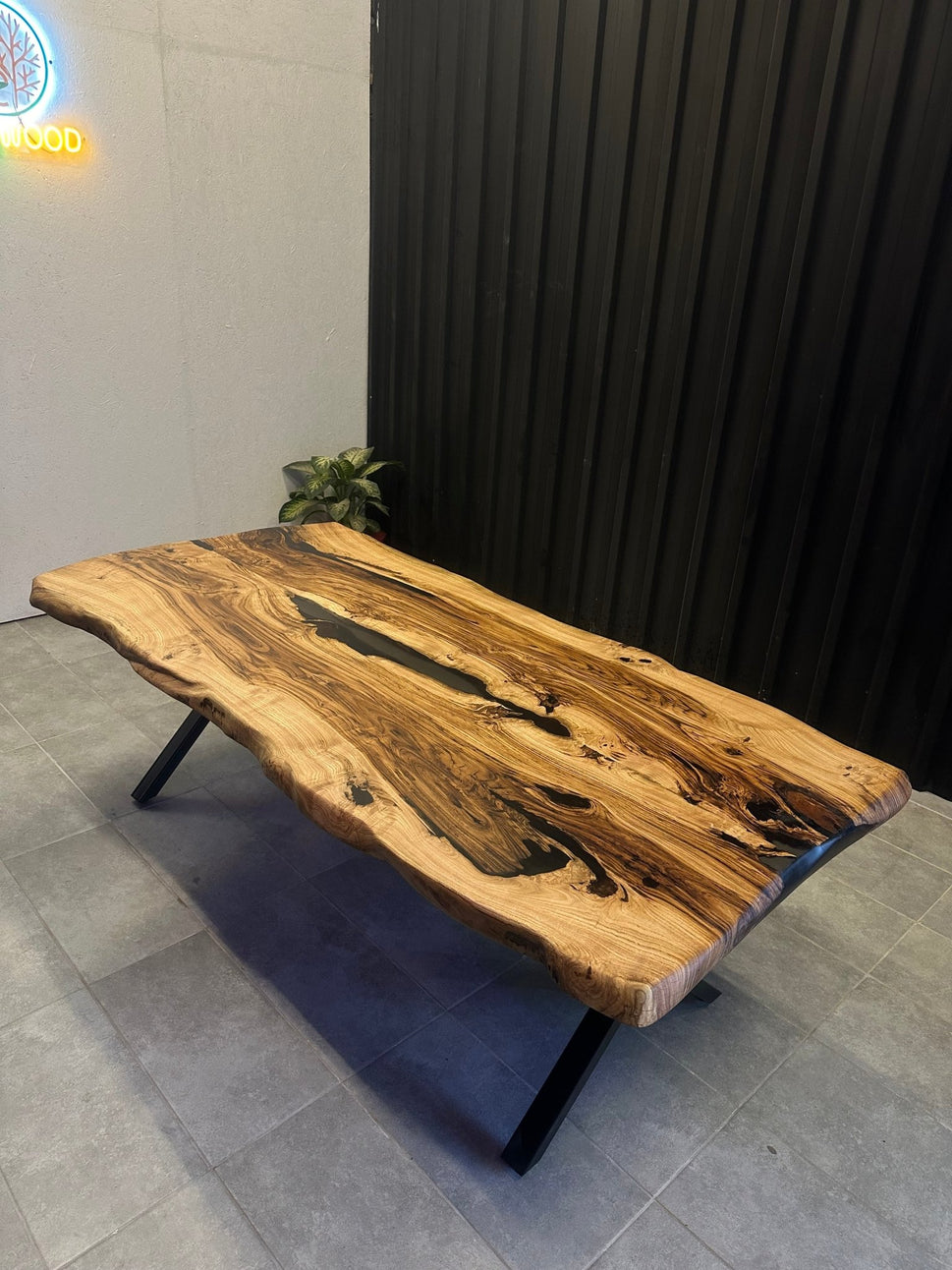 Live edge dining table epoxy resin chestnut wood - 220x105 cm with natural edge & black resin
