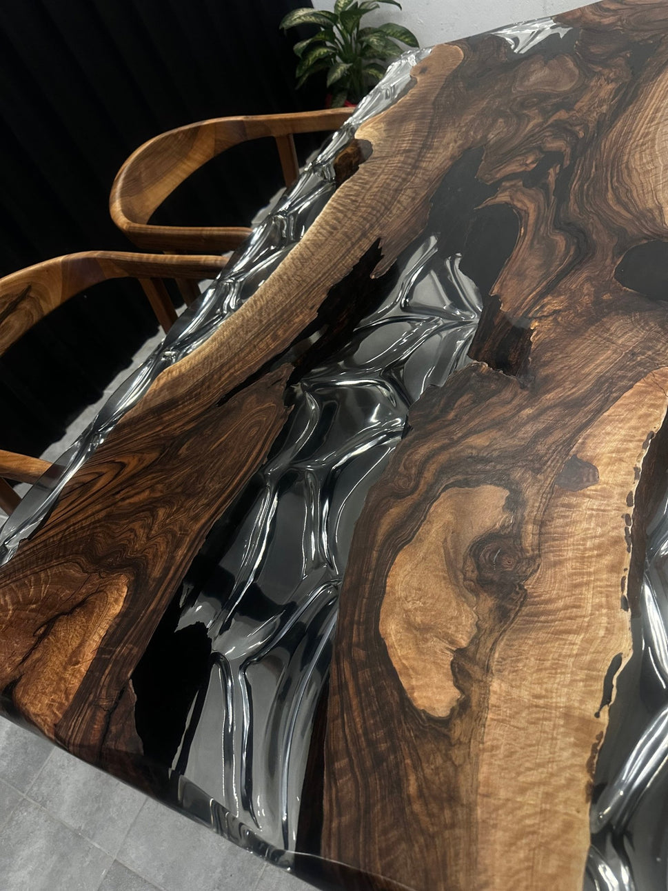 Live edge dining table epoxy resin walnut 160x80 - clear resin
