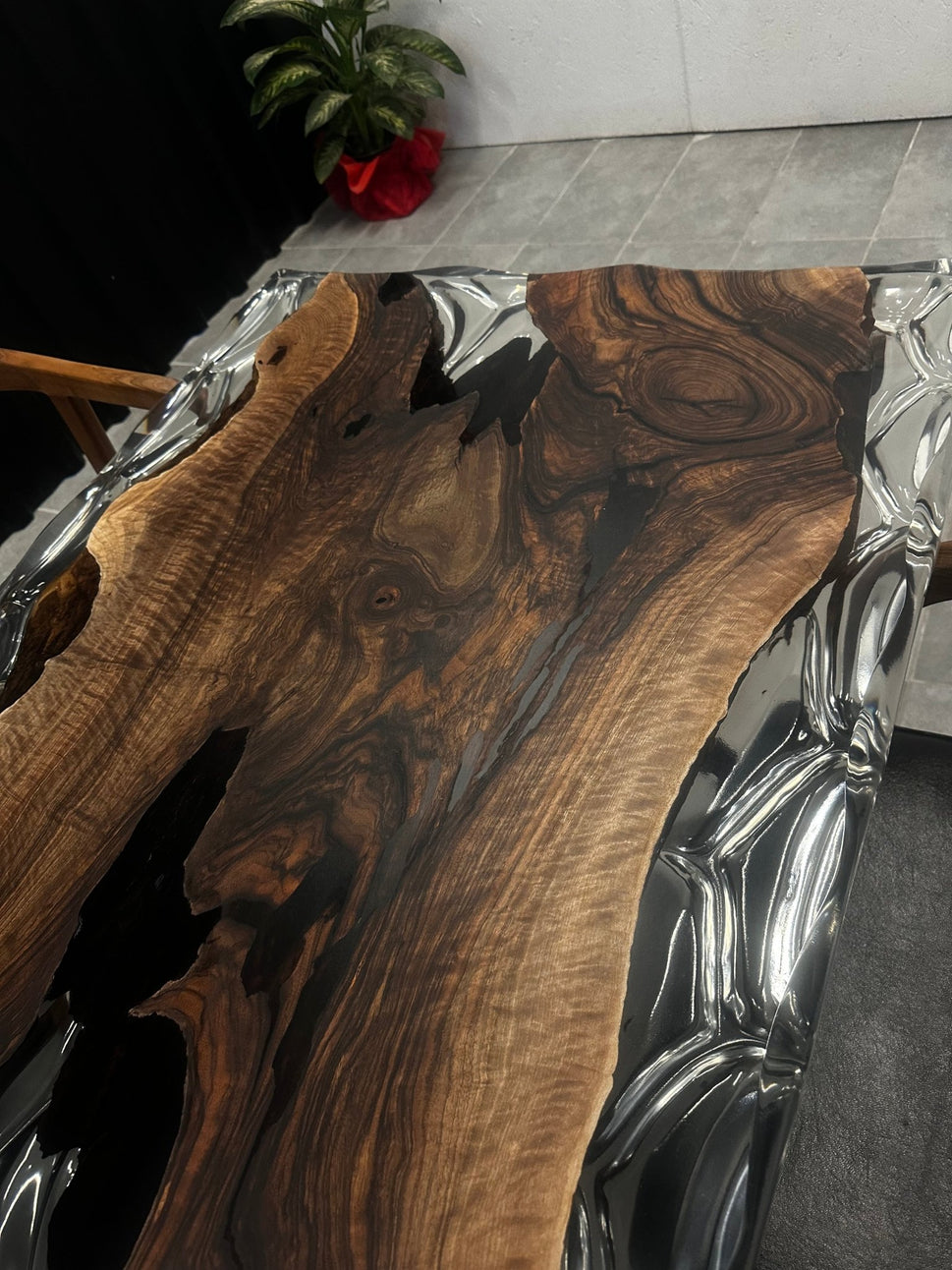 Live edge dining table epoxy resin walnut 160x80 - clear resin