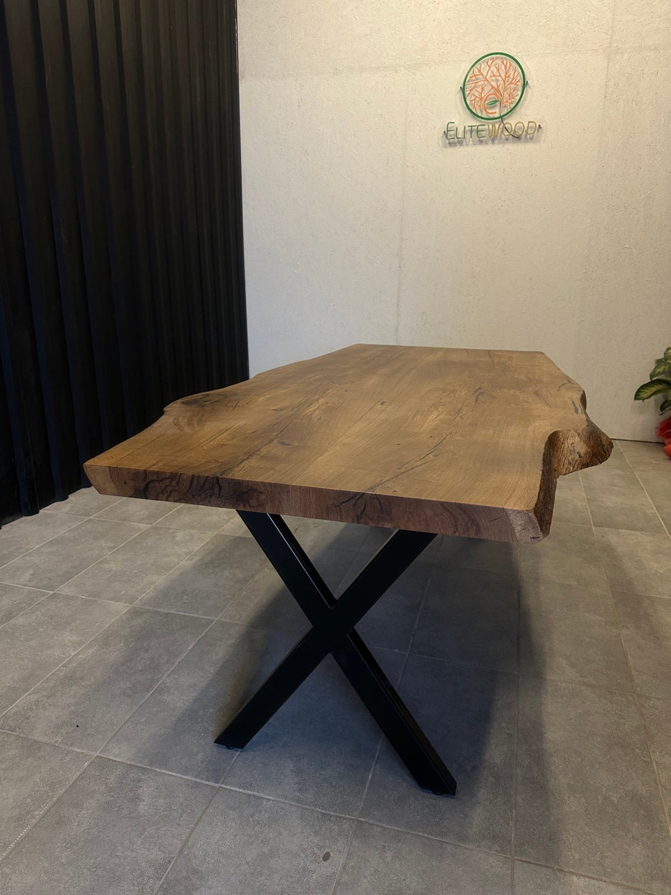 Live edge dining table oak solid wood - tree edge & black metal frame
