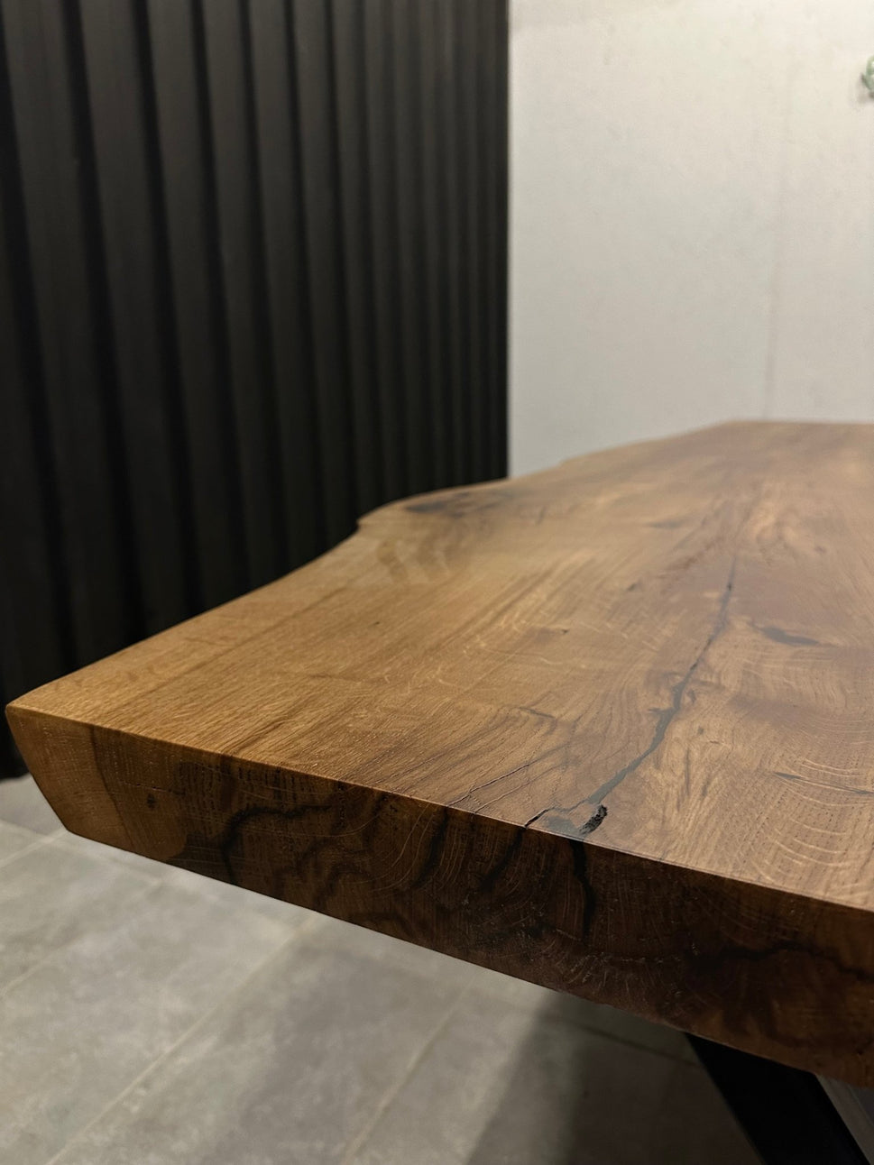 Live edge dining table oak solid wood - tree edge & black metal frame
