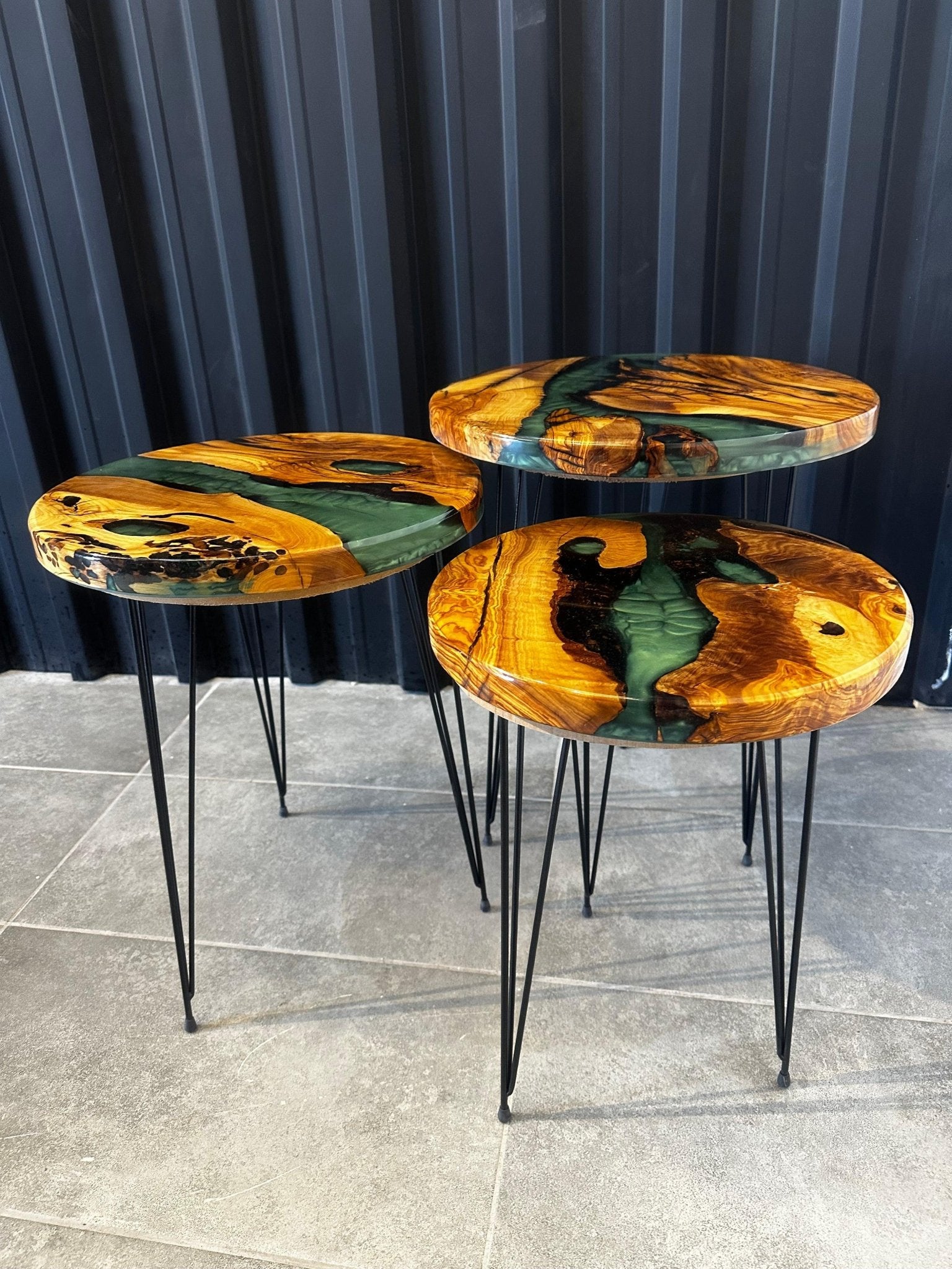Side table olive wood green-resin table in a set of 3 with hairpin legs