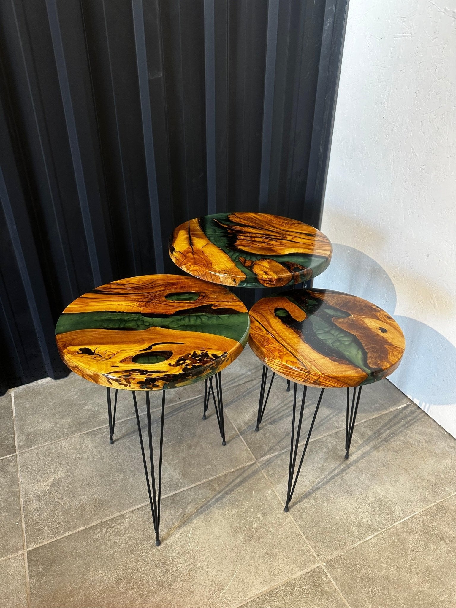 Side table olive wood green-resin table in a set of 3 with hairpin legs
