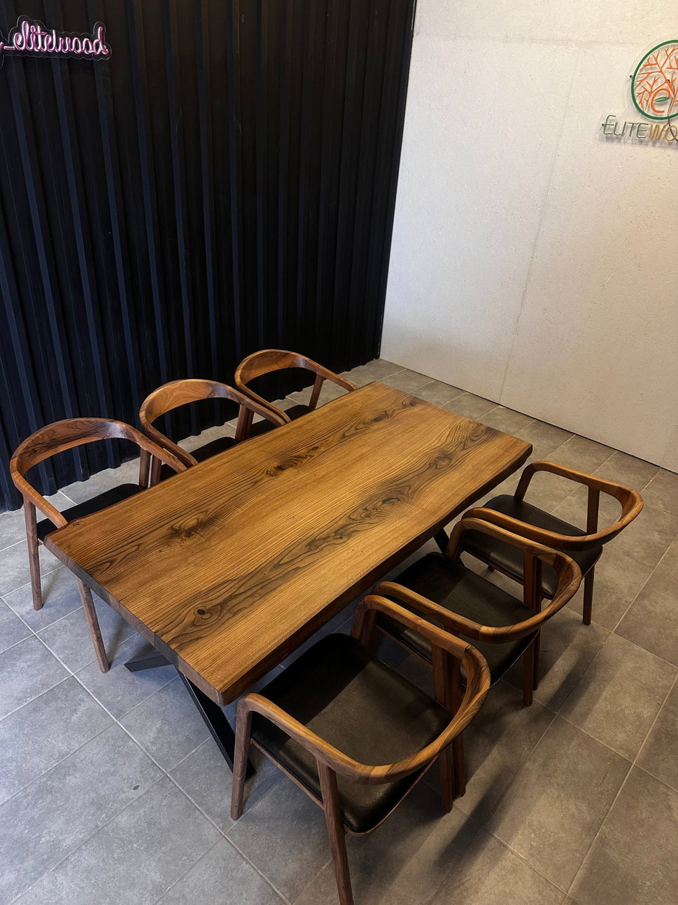 Walnut dining table with high quiality live edge
