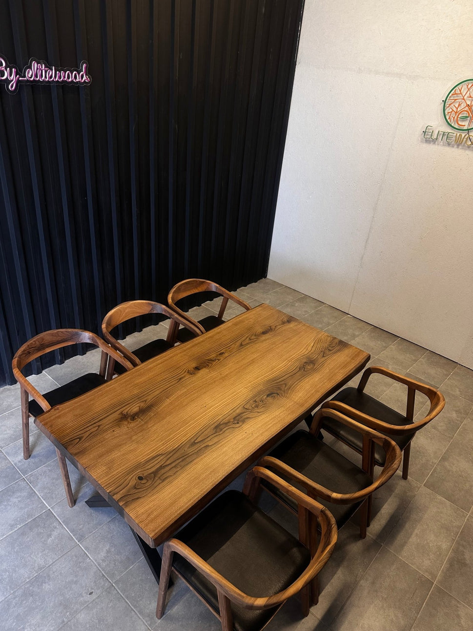 Walnut dining table with high quiality live edge