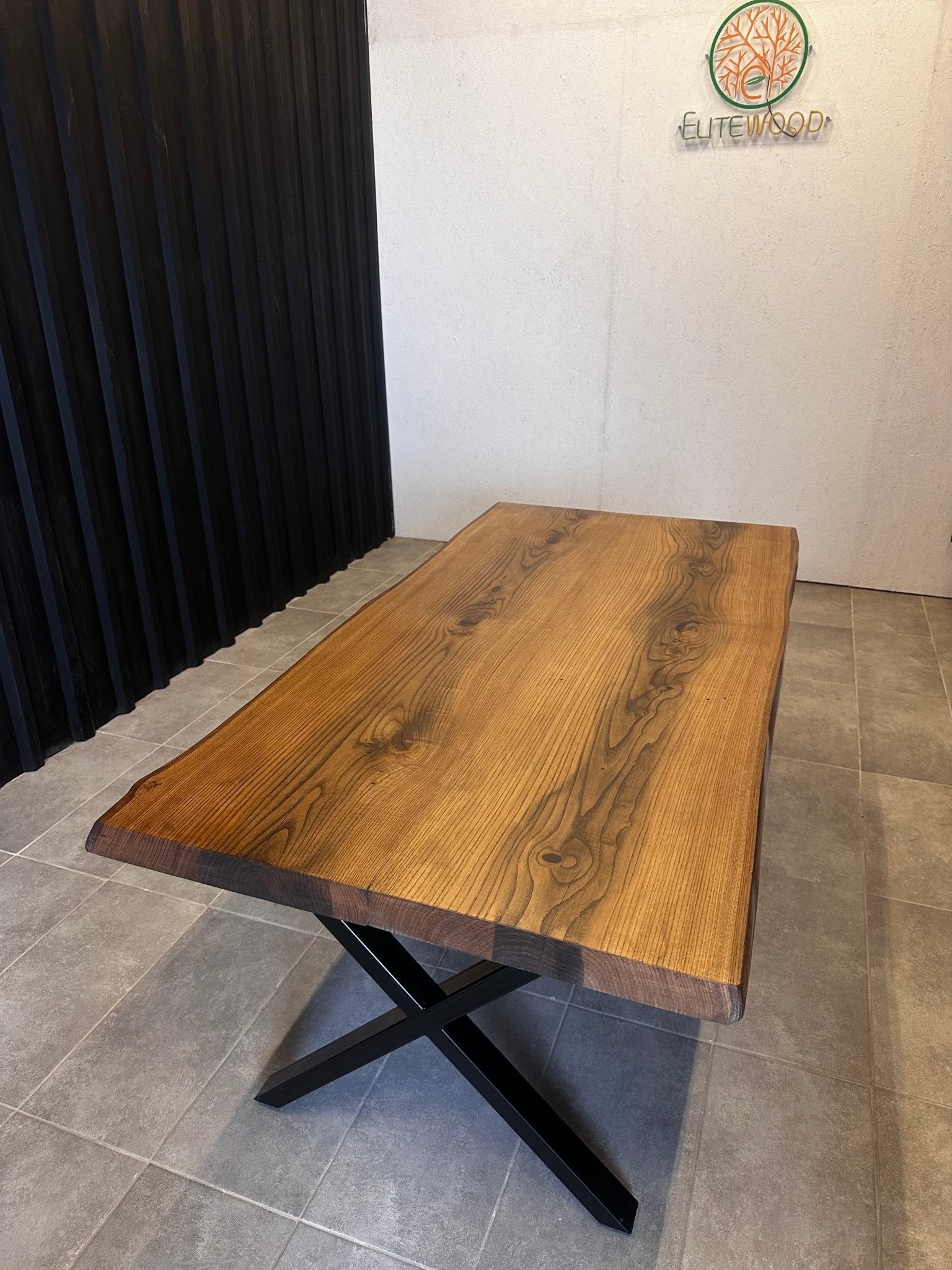 Walnut dining table with high quiality live edge
