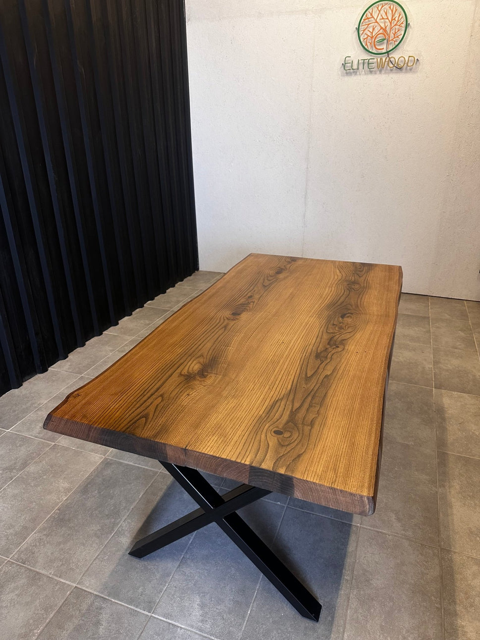 Walnut dining table with high quiality live edge