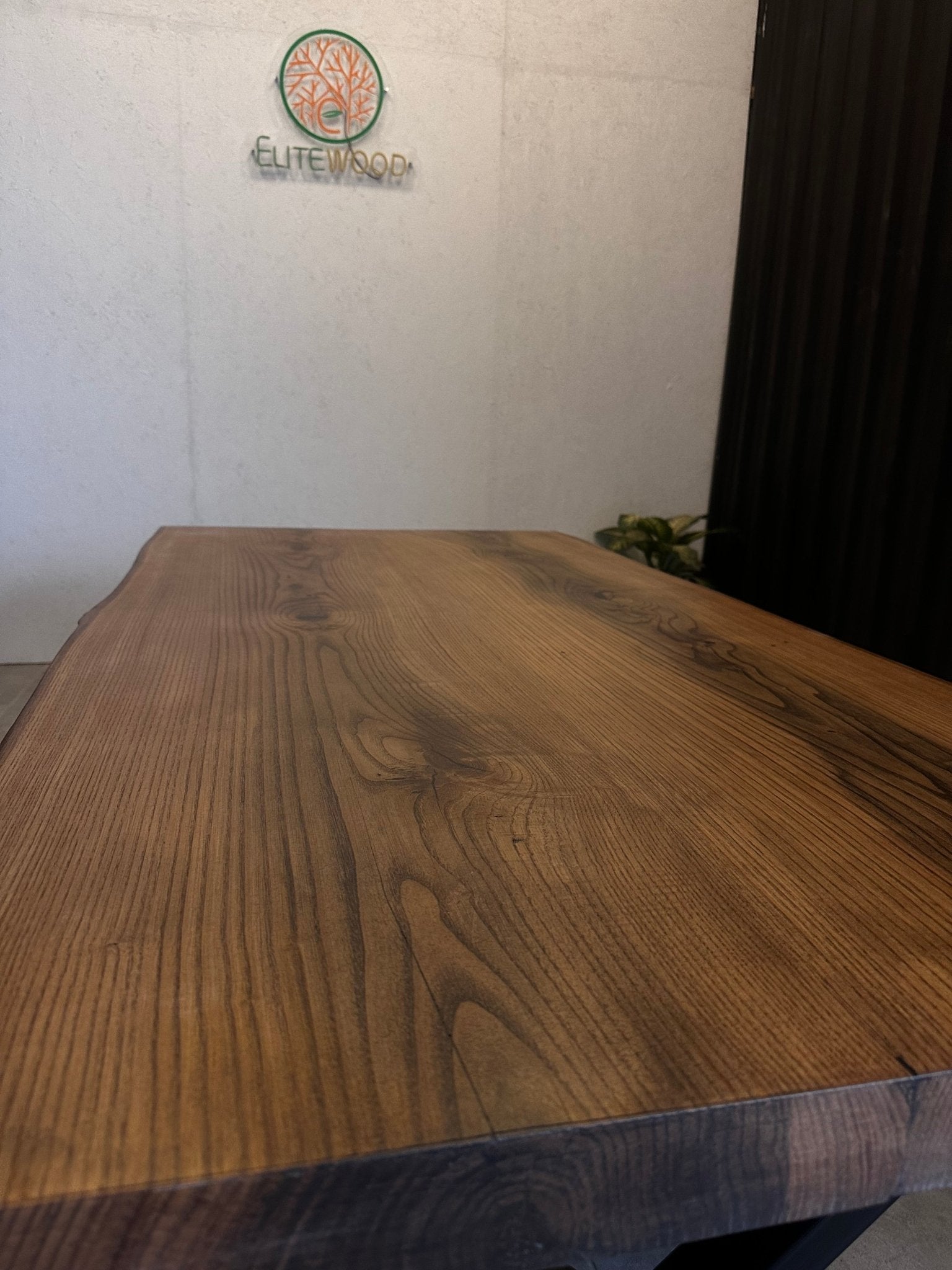 Walnut dining table with high quiality live edge