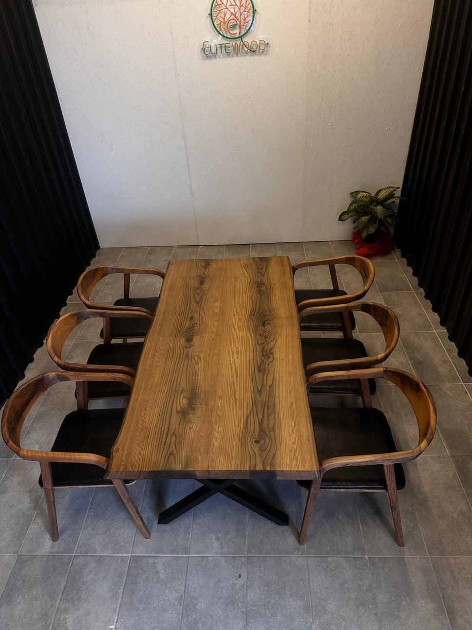 Walnut dining table with high quiality live edge